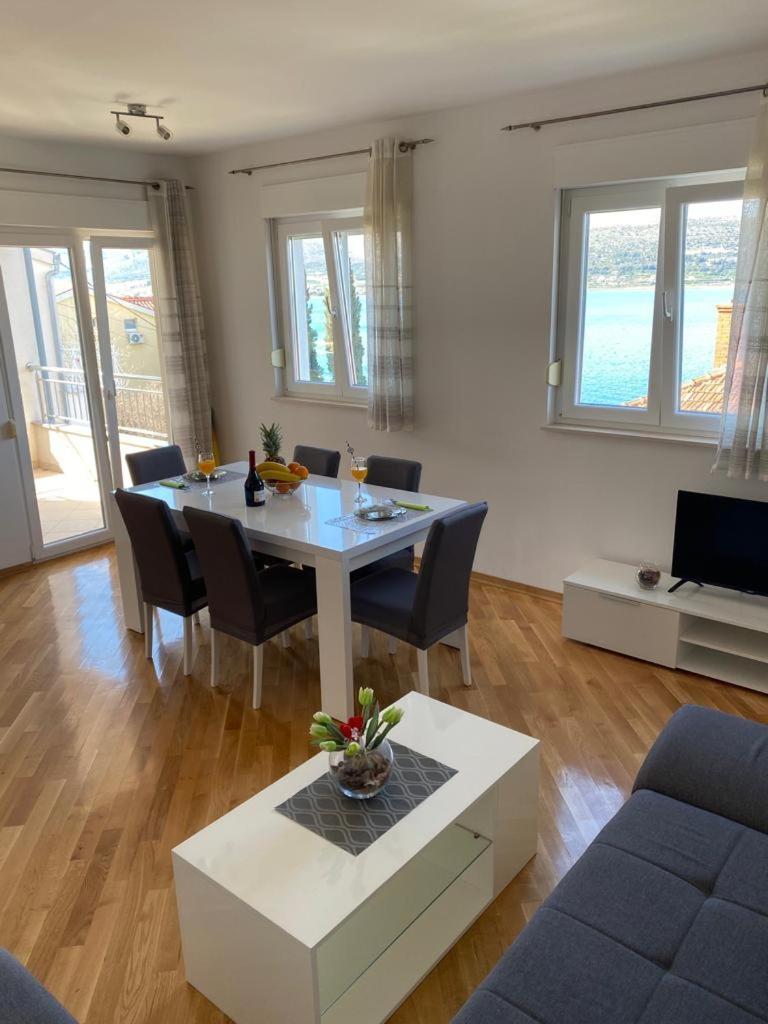 Apartament Dina Trogir Zewnętrze zdjęcie